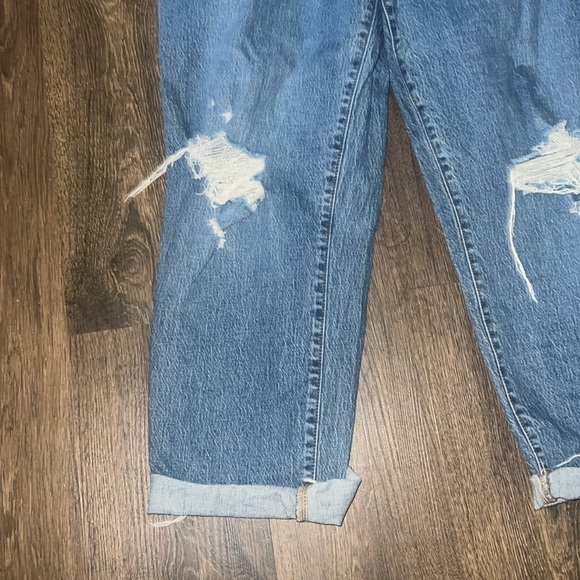 Universal Thread Blue Distressed Boyfriend Jeans. Size 16 Women's - Picture 2 of 5